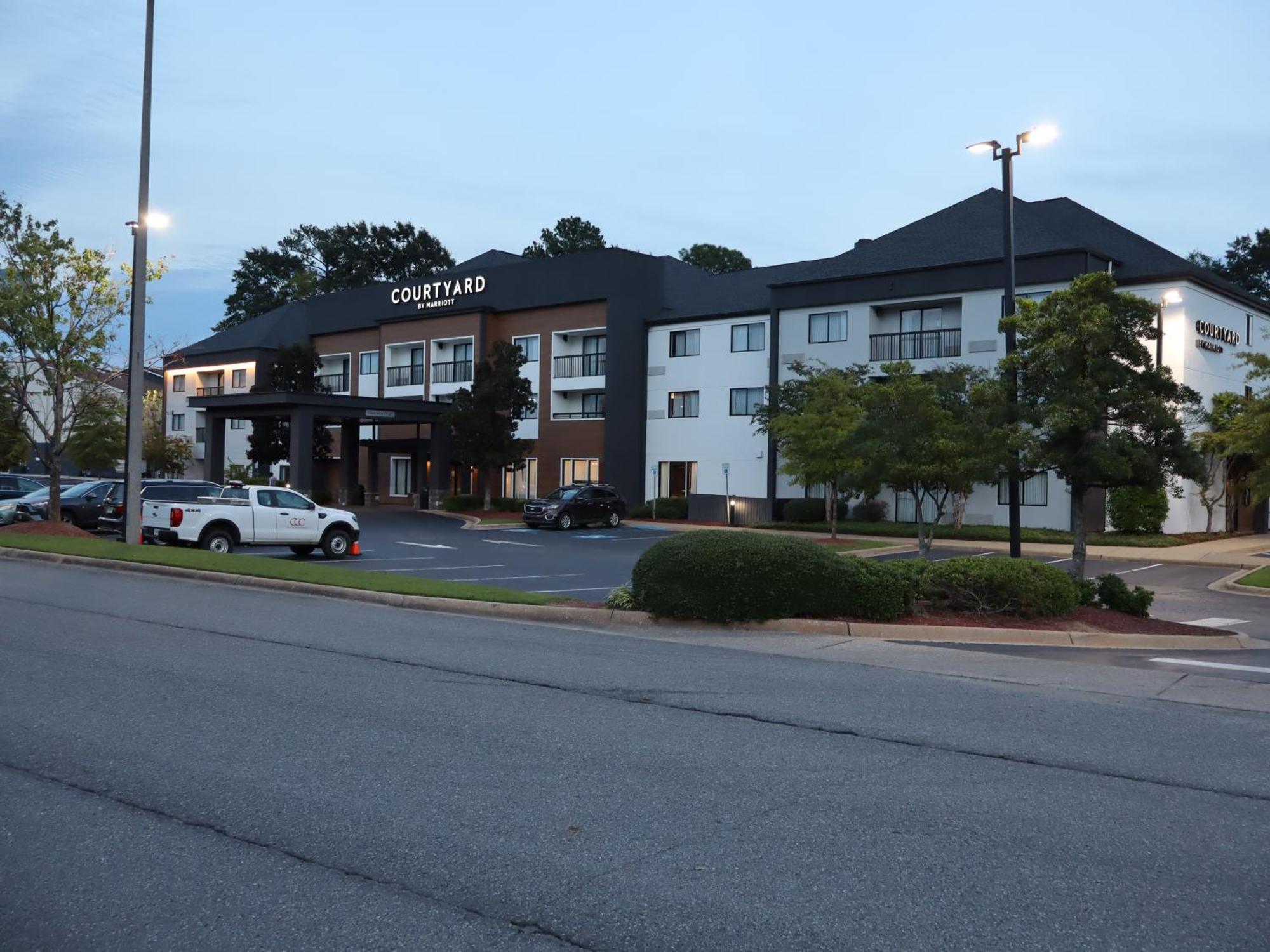 Courtyard Tuscaloosa Hotel Exterior photo