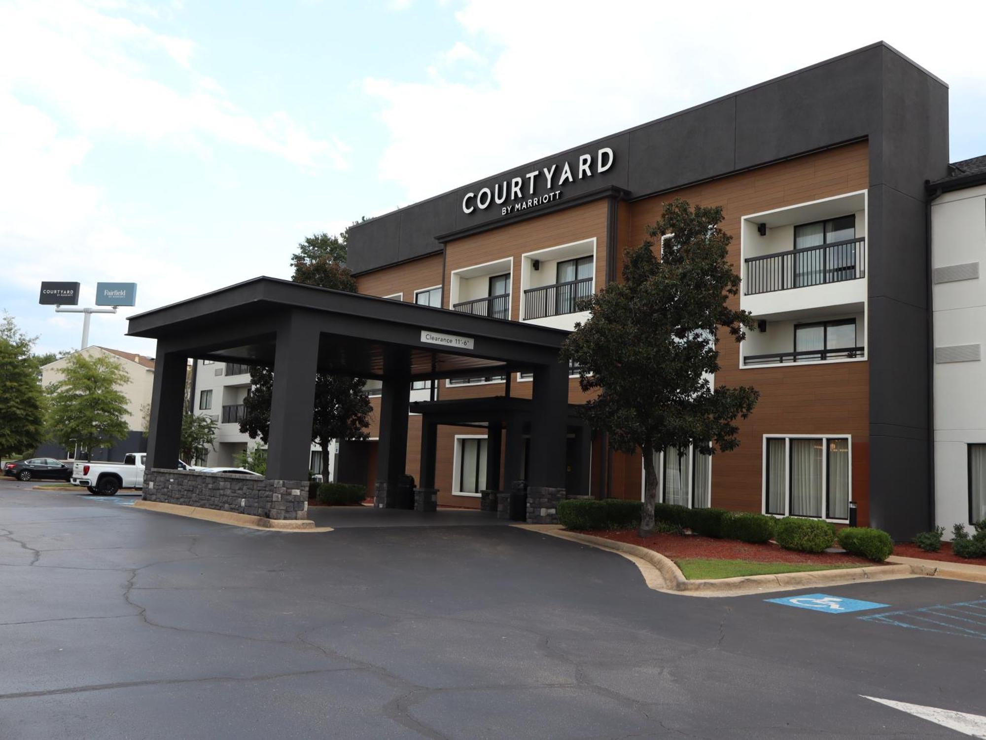 Courtyard Tuscaloosa Hotel Exterior photo