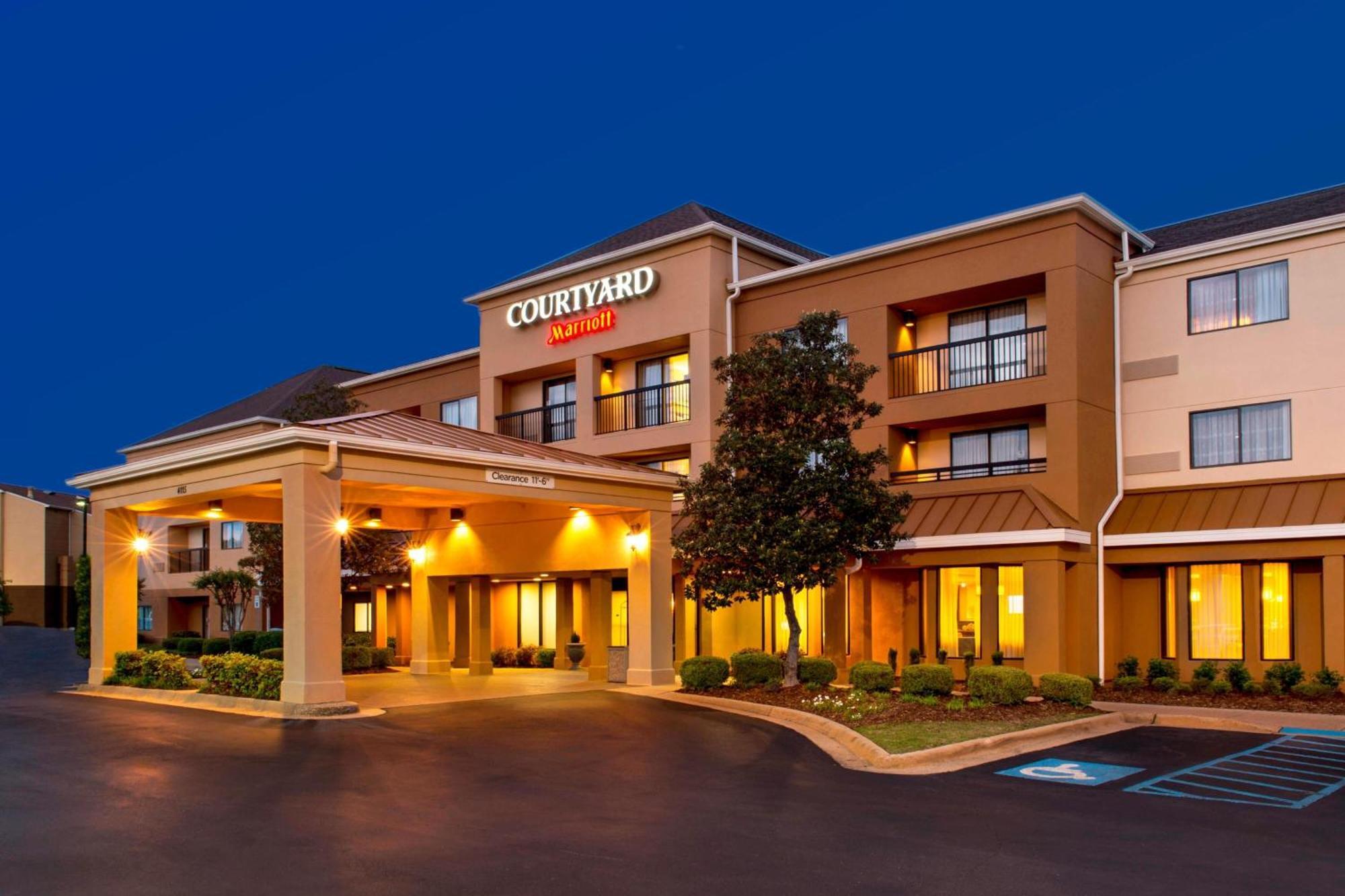 Courtyard Tuscaloosa Hotel Exterior photo